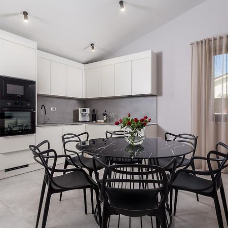 Apartmani Dogas ツリクヴェニツァ 部屋 写真